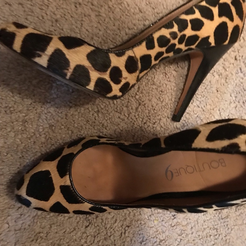 Women’s faux pony hair pumps.